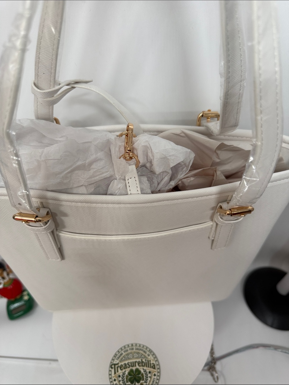 Women’s Valentino Orlando White Tote Bag with Gold Accent and make up bag - Picture 4 of 9